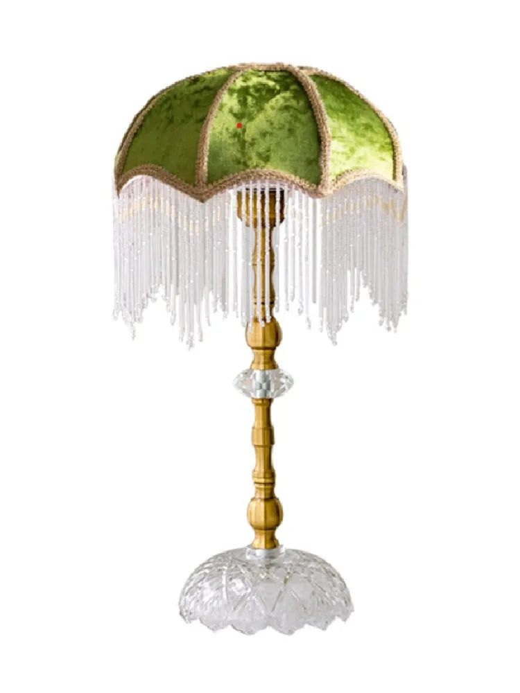 Lampe vintage en velours vert à franges de perles, tige dorée