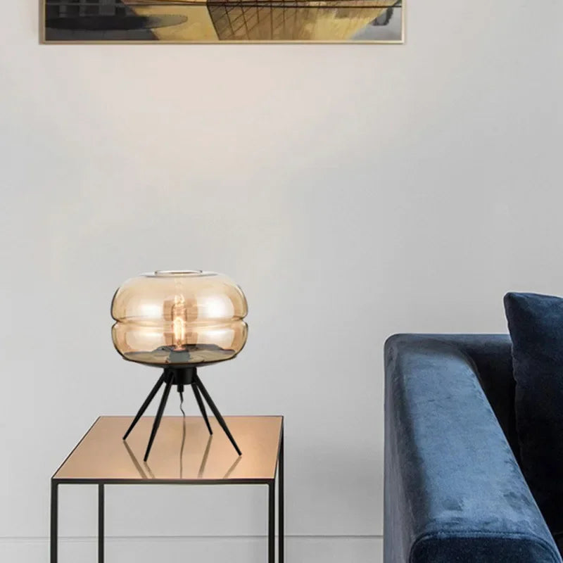Lampe à poser en verre fumé ou cognac sur piétement noir, 37 cm