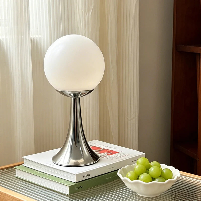 Lampe rétrofuturiste à globe coloré et pied tulipe