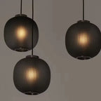 Suspension en verre strié dépoli, gris fumé ou blanc, Ø 24 cm