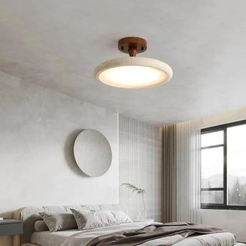 Plafonnier en travertin et bois sur tige, Ø 30 ou 40 cm, LED chaude