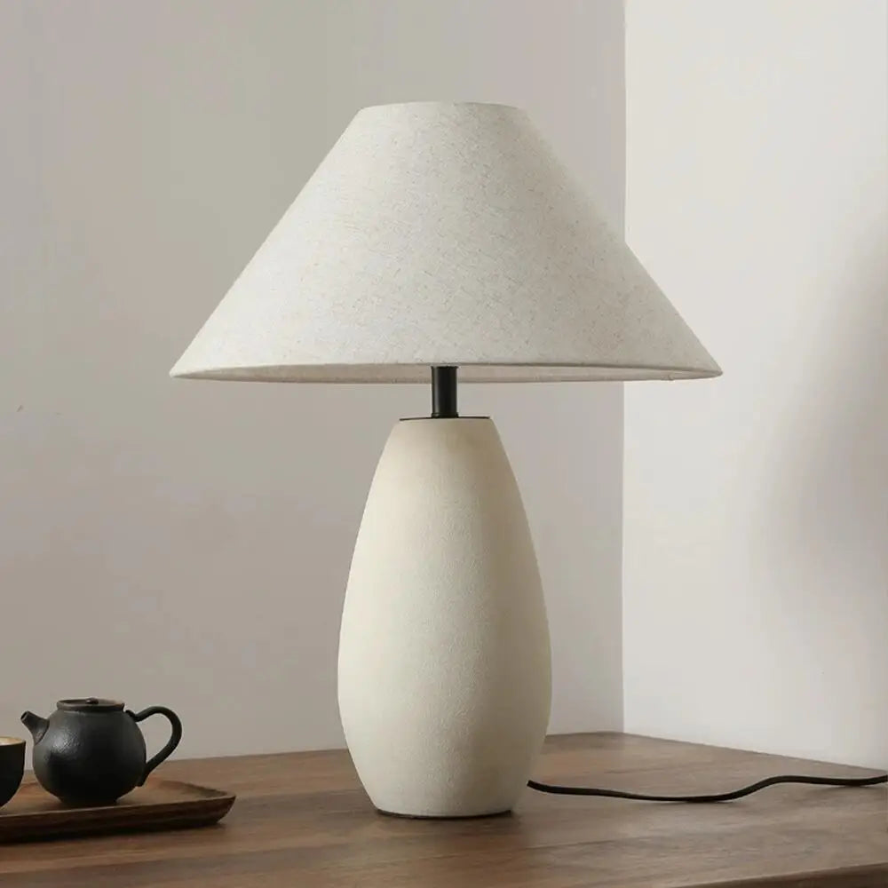 Lampe en céramique beige mate, abat-jour conique, télécommande