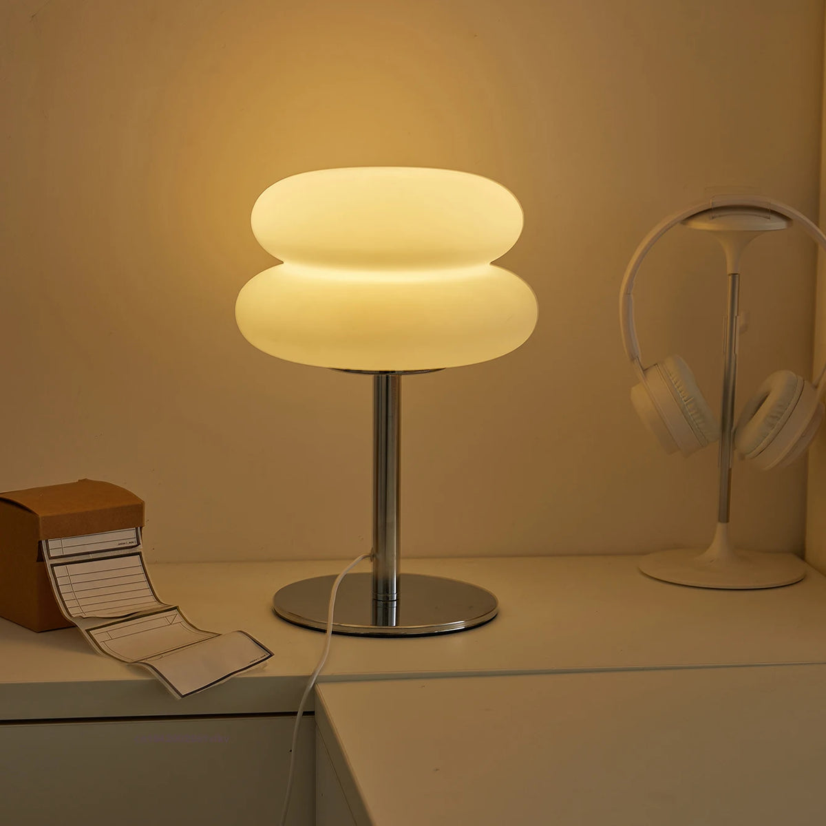 Une lampe de chevet en double coussin lumineux