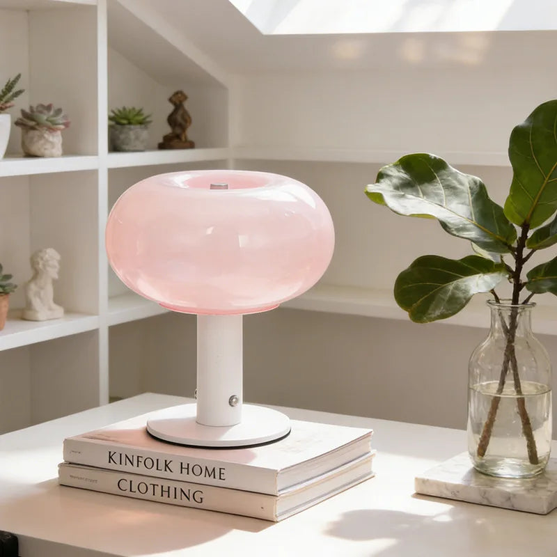 Une lampe nomade du chevet au bureau