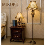 Lampe de chevet vintage en résine dorée, abat-jour brocart à perles