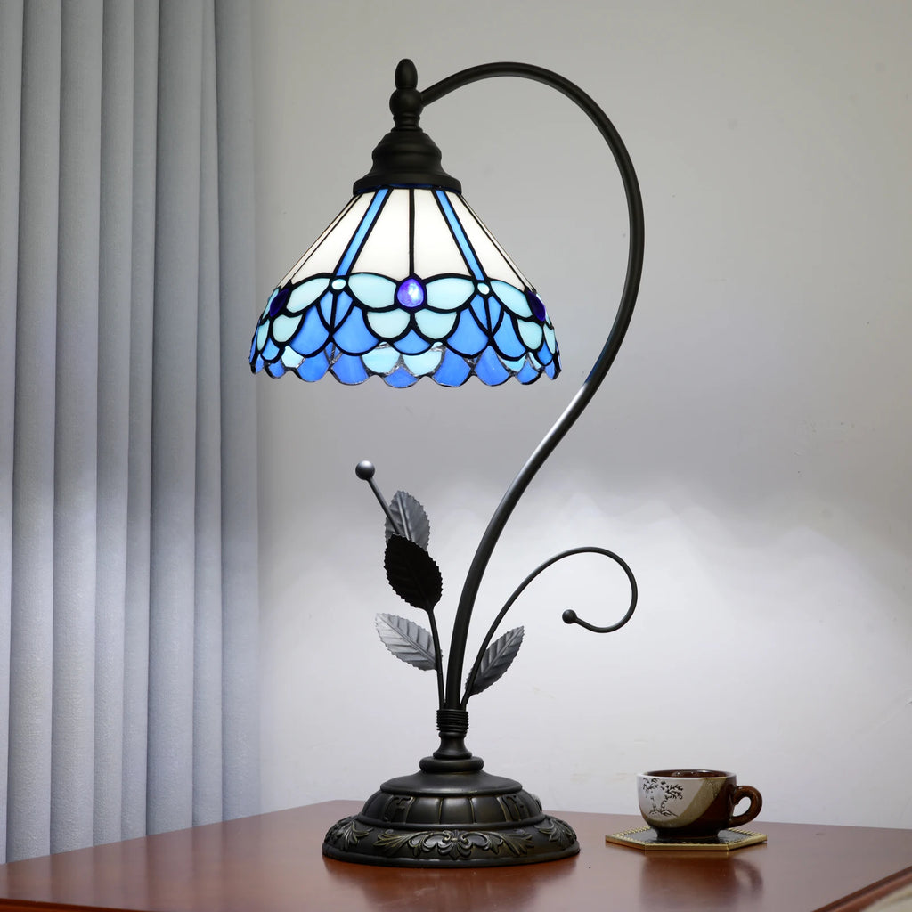 Lampe Tiffany col de cygne en vitrail et métal ouvragé, 50 cm