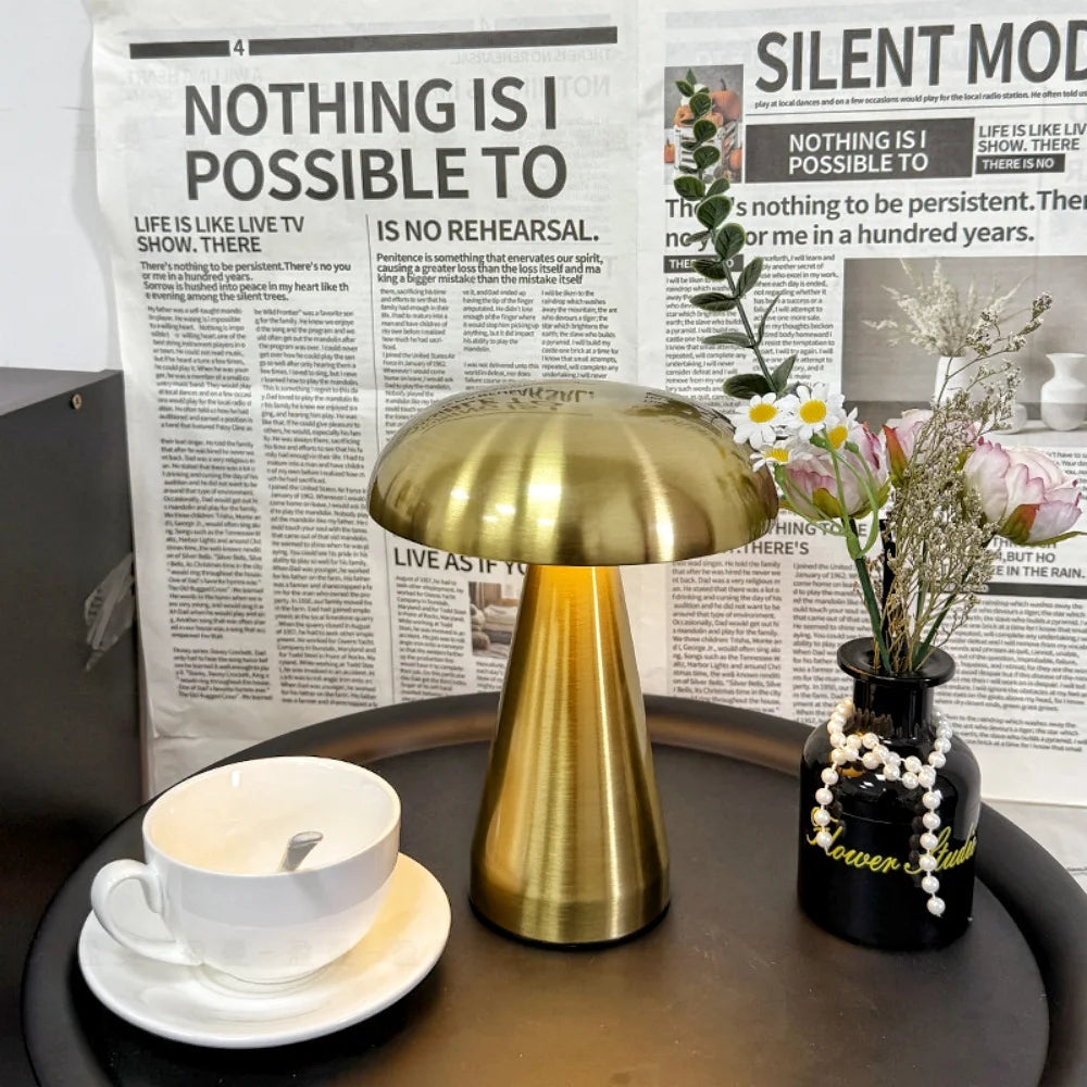 Lampe de table sans fil champignon en métal doré ou argenté