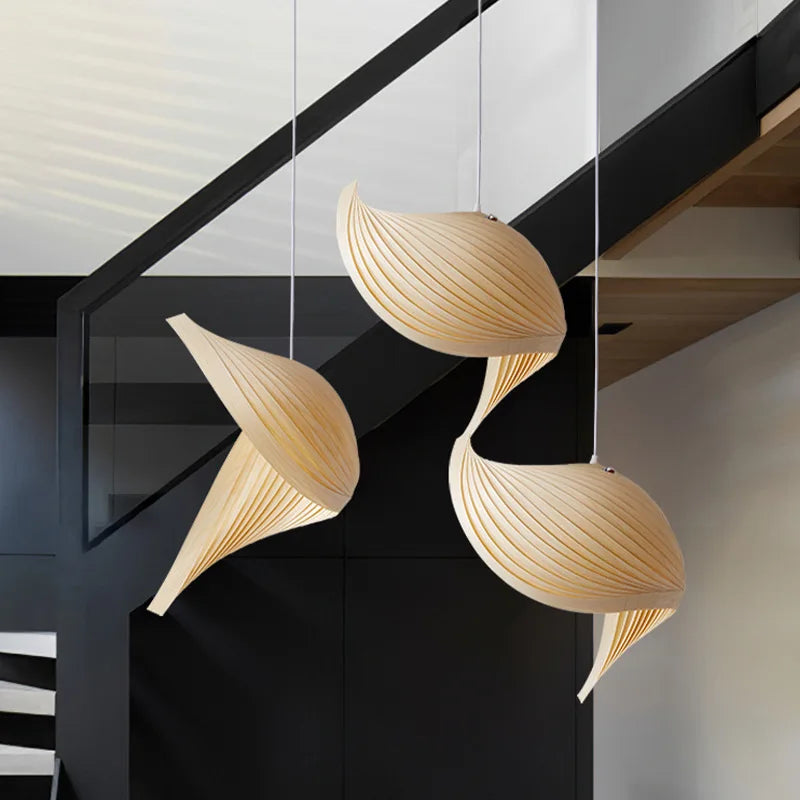 Des volutes lumineuses pour table à manger et salon
