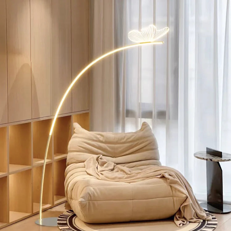 Lampadaire arc doré LED surmonté d'un papillon en acrylique