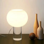 Lampe champignon en verre opalin sur colonne de verre clair