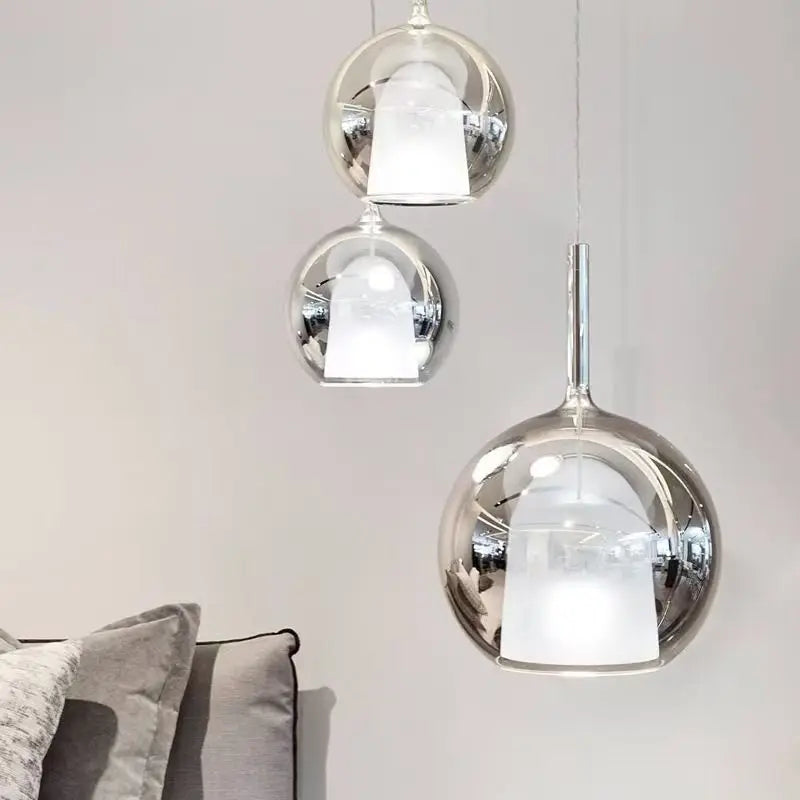 Une grappe de globes pour salon ou escalier