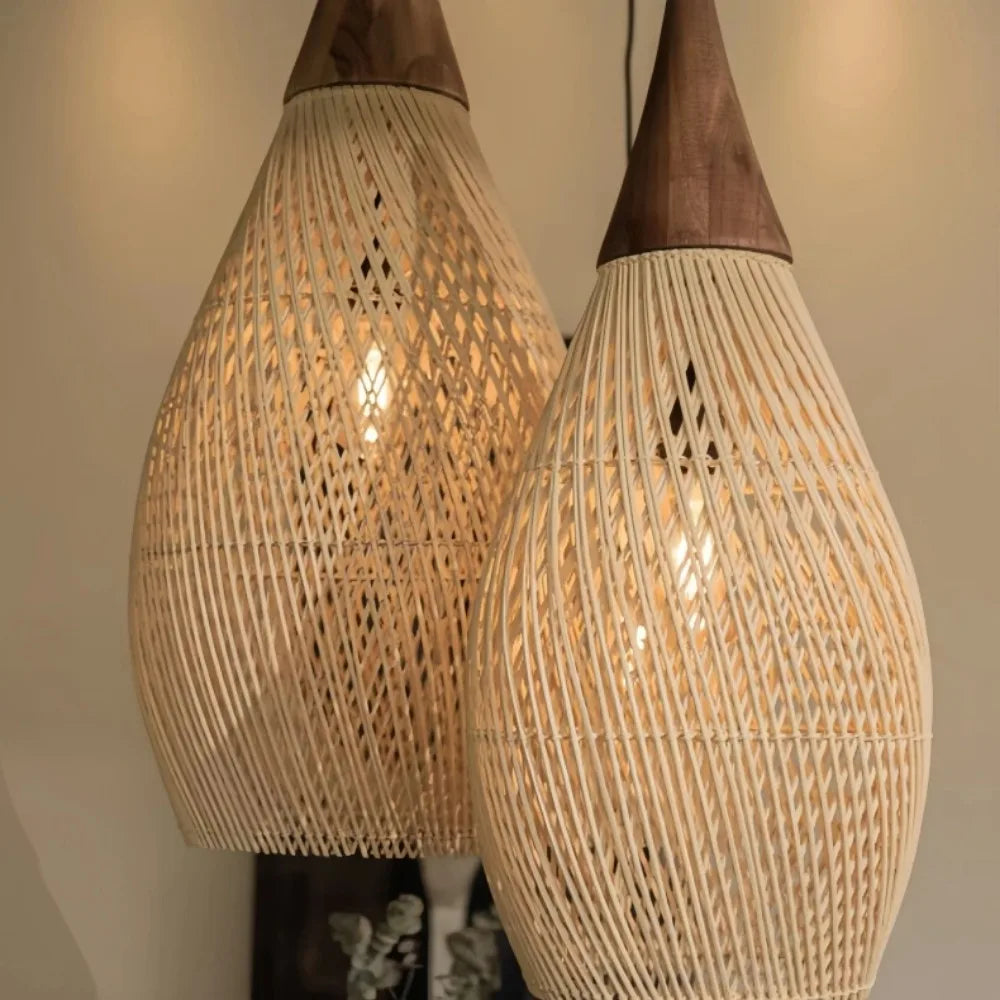 Suspension goutte en rotin à coiffe en bois foncé, câble noir 120 cm