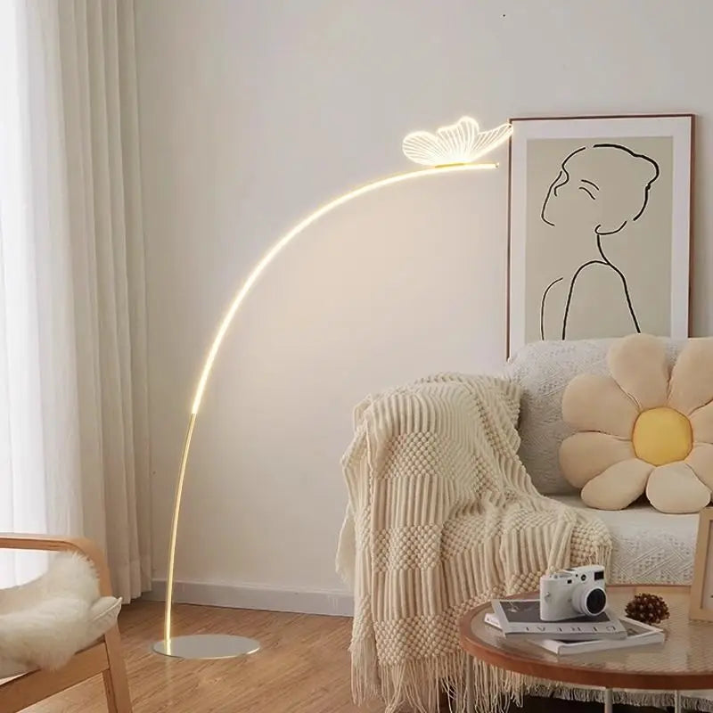 Lampadaire arc doré LED surmonté d'un papillon en acrylique