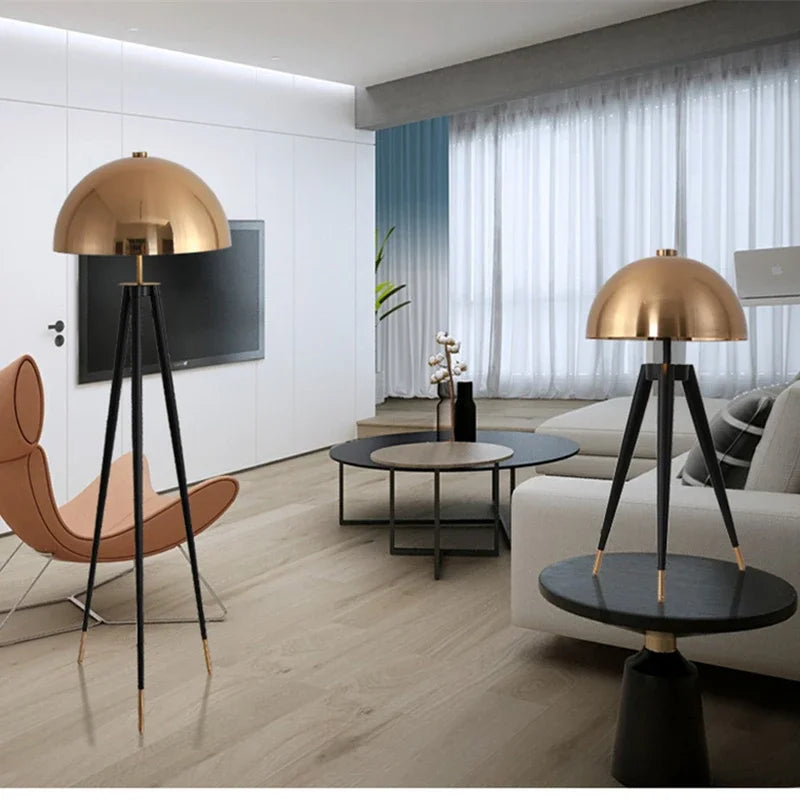 Lampadaire trépied noir à dôme doré, existe en lampe de table