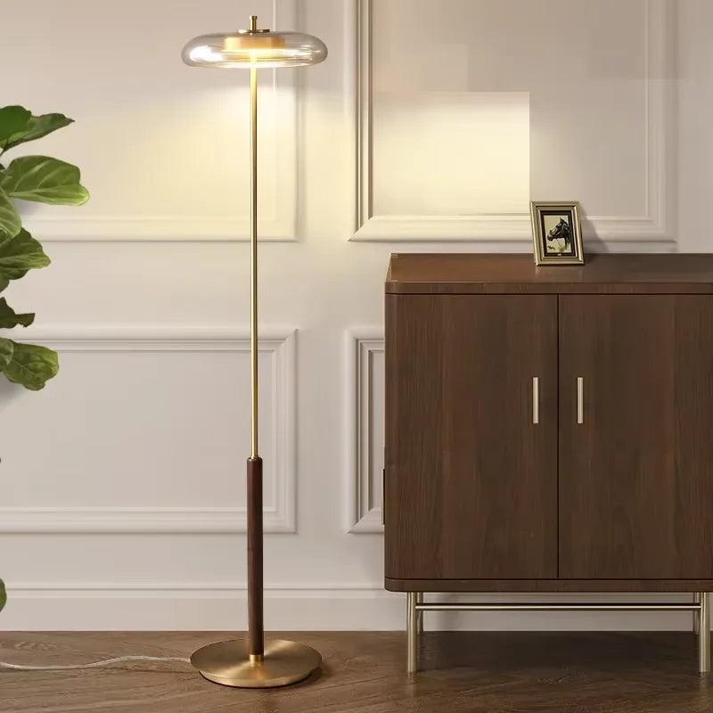 Lampadaire coupelle en verre, tige dorée et manchon en bois, 128 cm