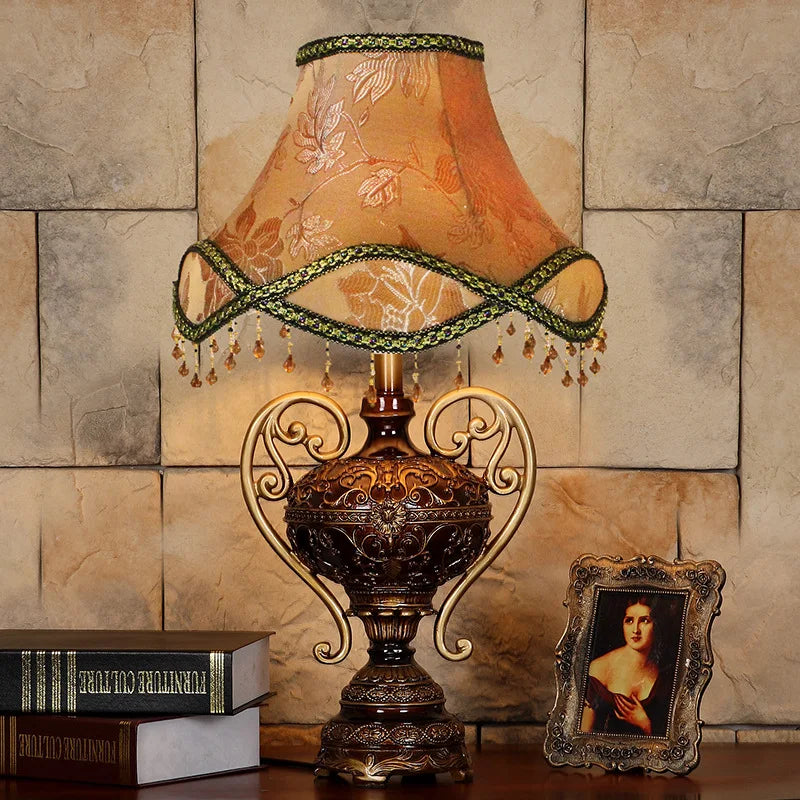 Lampe de bureau vintage en résine à anses ajourées, 3 abat-jour