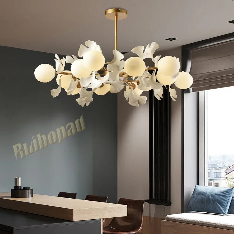 Lustre feuilles de ginkgo et globes en verre opalin, 8 à 18 lumières