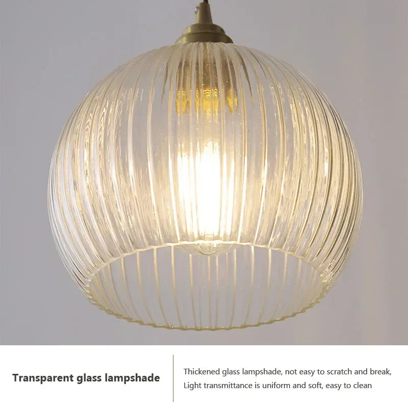 Suspension dôme en verre côtelé, douille dorée et câble torsadé