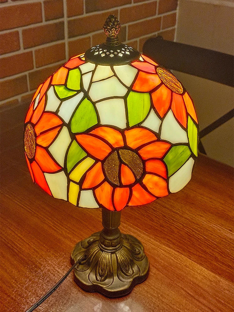 Une lampe fleurie pour salon, buffet et console