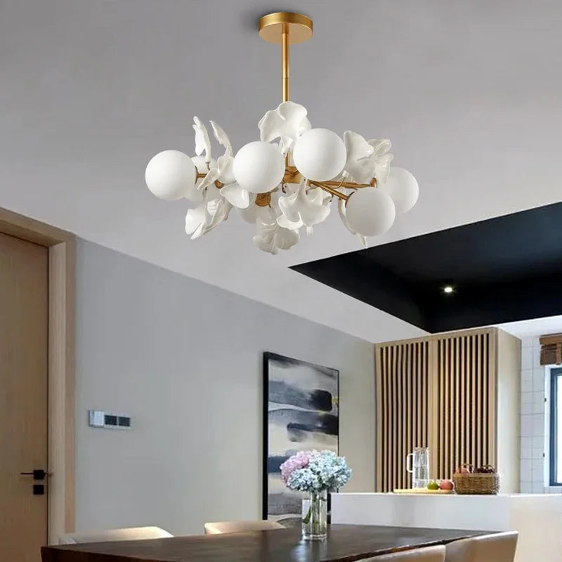 Lustre feuilles de ginkgo et globes en verre opalin, 8 à 18 lumières