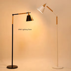 Lampadaire articulé noir ou blanc à bras en bois, tête orientable
