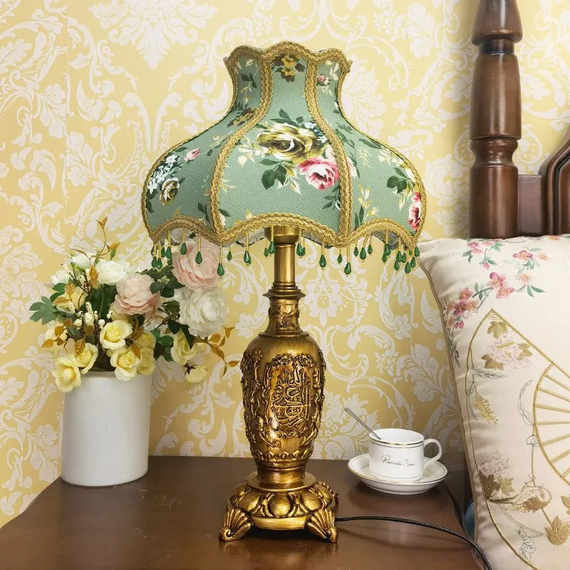 Lampe de chevet rétro en résine sculptée, abat-jour fleuri à pampilles