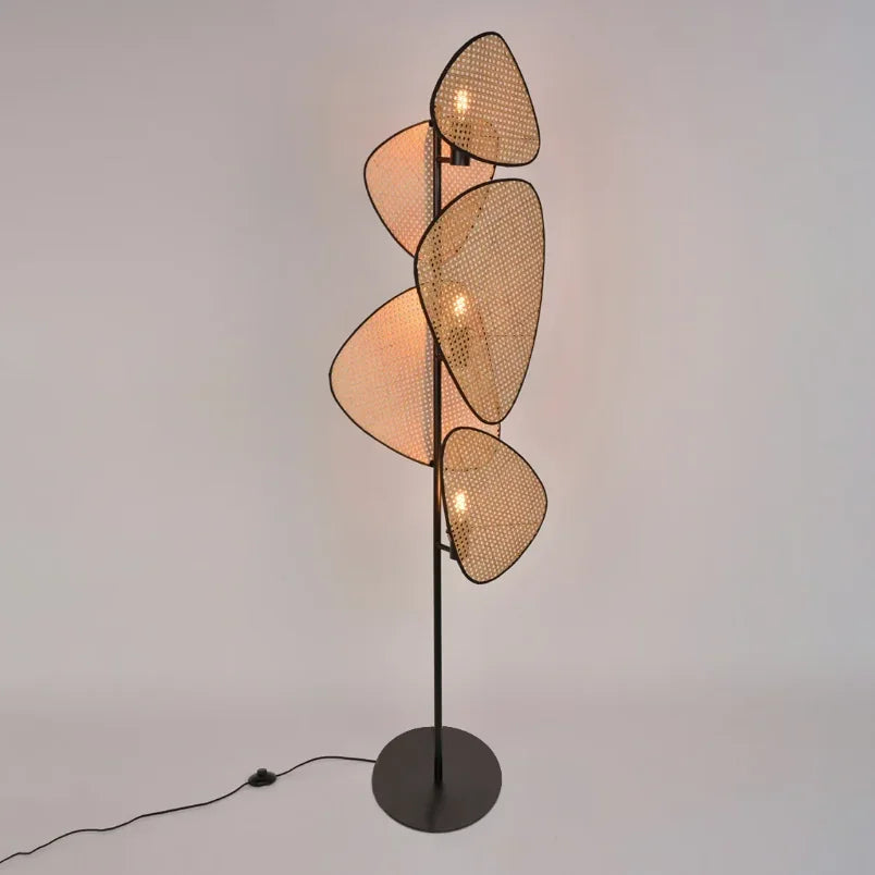 Lampadaire en cannage de rotin à pétales superposés, 179 cm