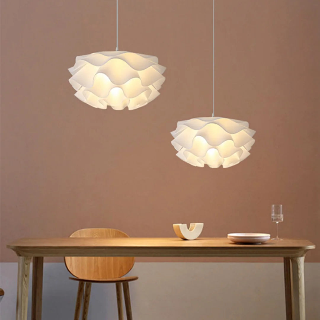 Une corolle lumineuse pour coin repas et séjour