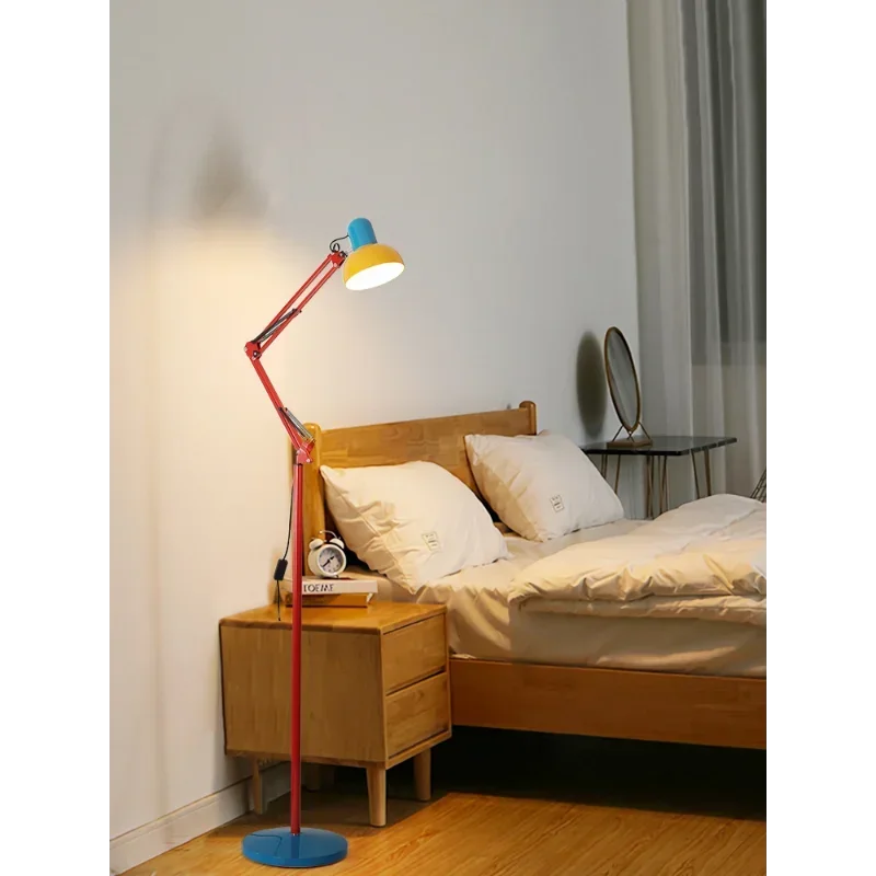 Lampadaire d'architecte à bras articulé, coloris vifs ou Memphis