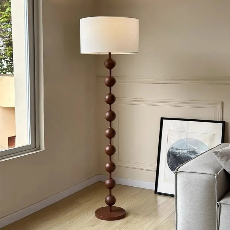 Lampadaire rétro à tige en perles effet bois et abat-jour en tissu