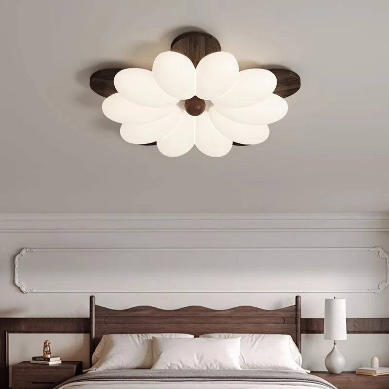 Plafonnier fleur en bois massif pour une chambre douce