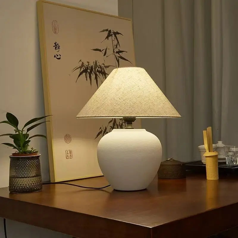 Lampe de chevet en céramique texturée, abat-jour conique en tissu