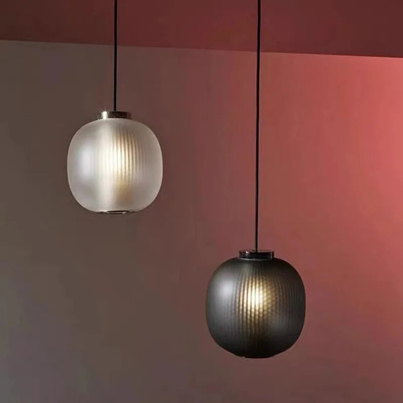 Suspension en verre strié dépoli, gris fumé ou blanc, Ø 24 cm