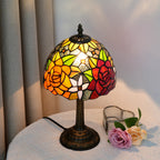 Lampe de chevet style Tiffany en vitrail à roses rouges et orangées