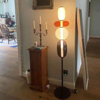 Lampadaire à globes de verre coloré empilés, ampoules LED fournies