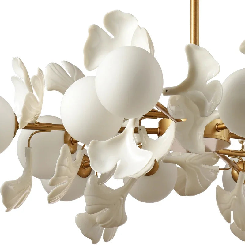 Lustre feuilles de ginkgo et globes en verre opalin, 8 à 18 lumières