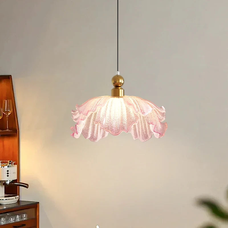 Suspension fleur de lotus en verre rose texturé, LED trois teintes
