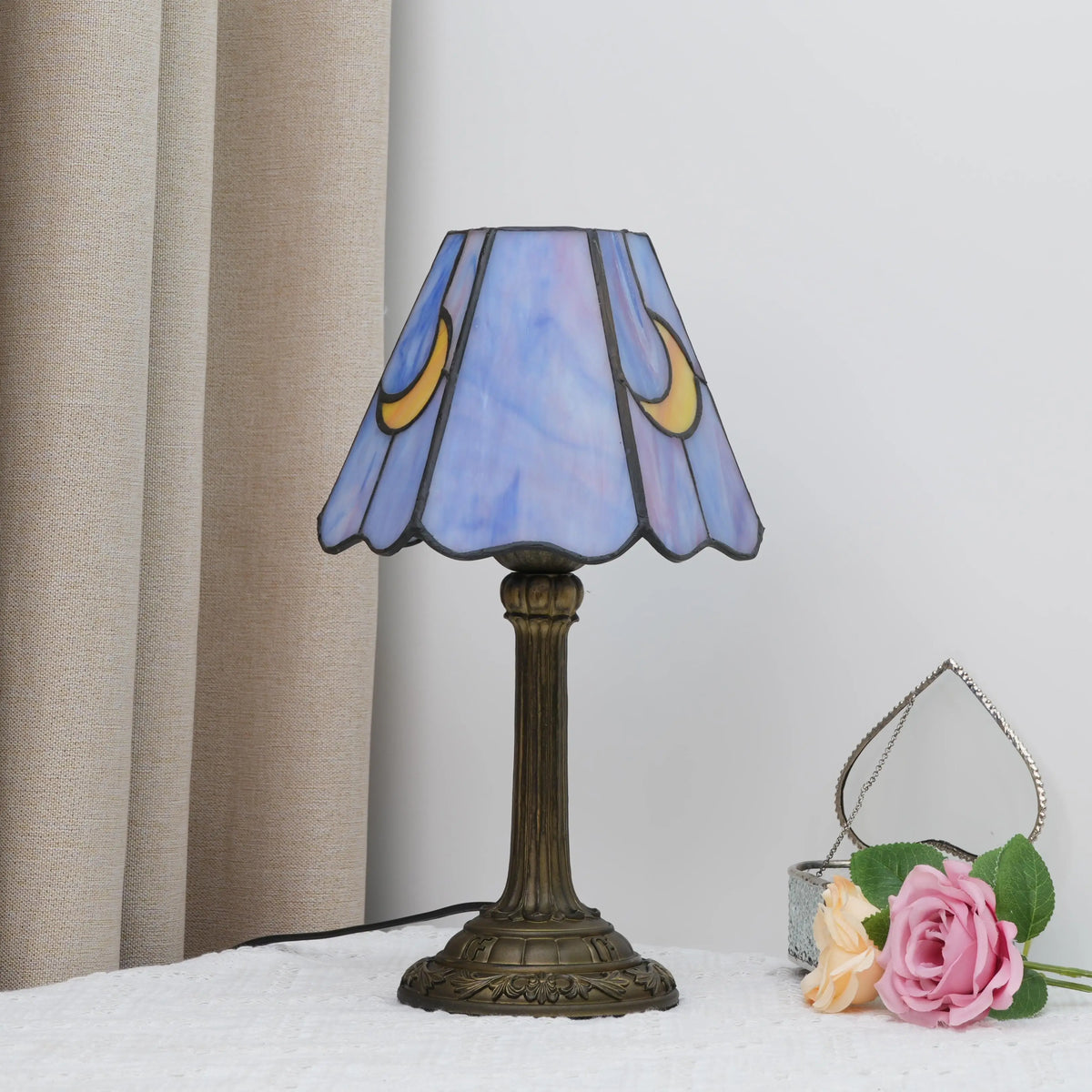Petite lampe de chevet style Tiffany à croissants de lune