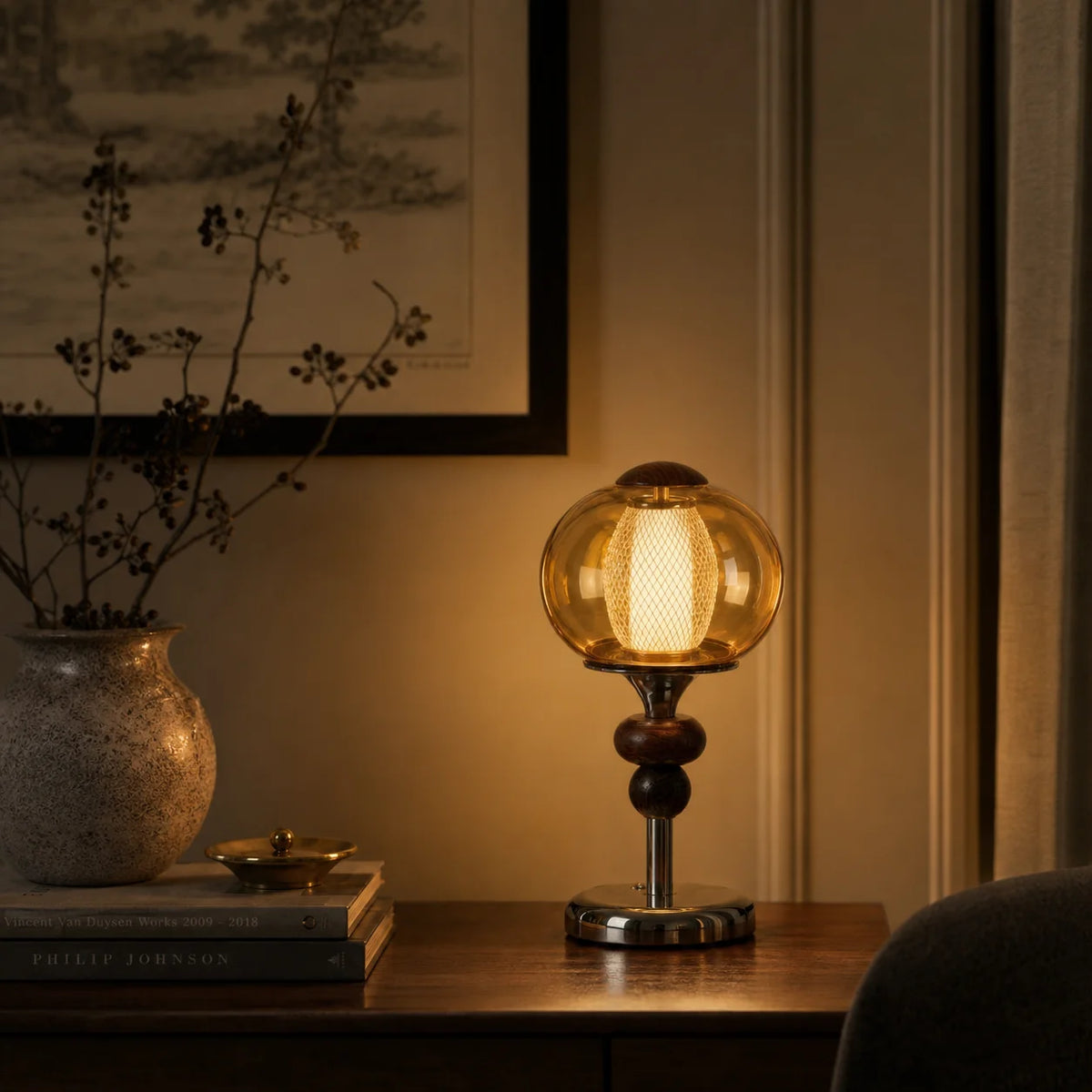 Lampe vintage en verre ambré et bois tourné