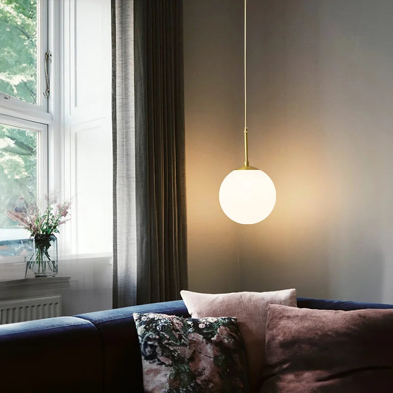 Suspension boule en verre opalin Ø 15 cm, 1, 2 ou 3 globes, E27