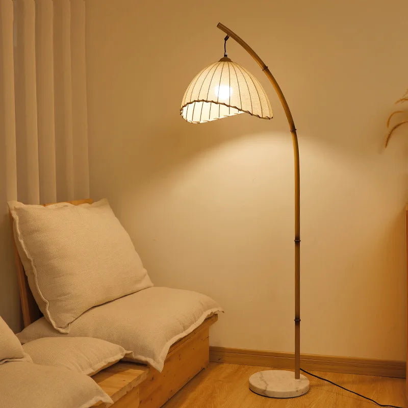 Lampadaire en toile à l'esprit lanterne japonaise