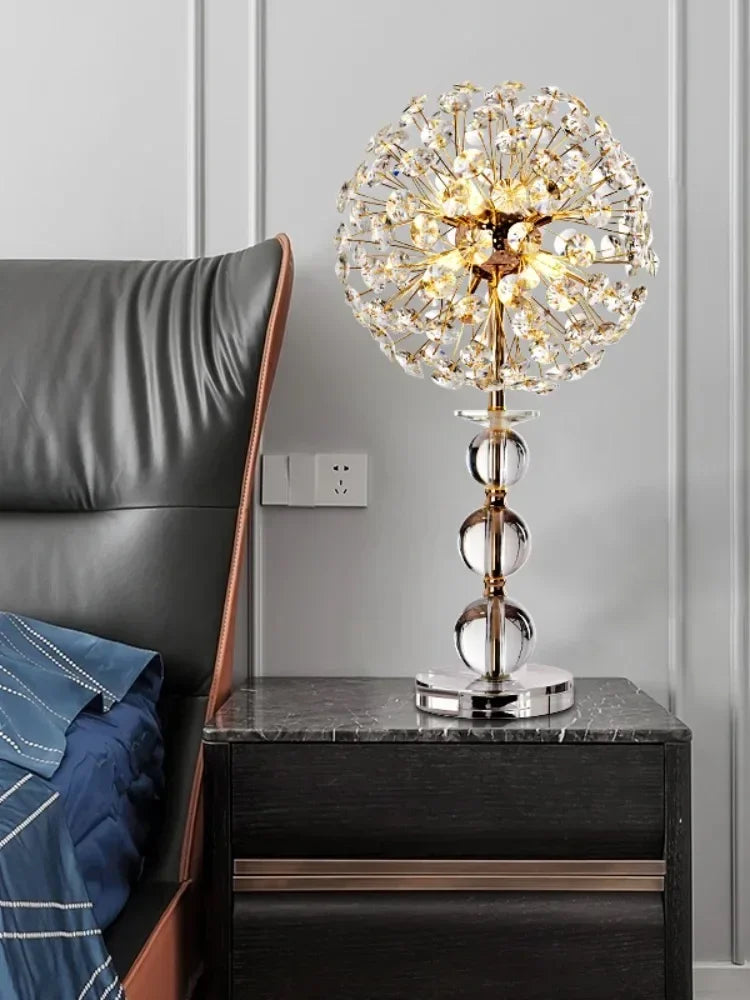 Lampadaire doré à boule de cristaux, tige droite, ondulée ou cœur