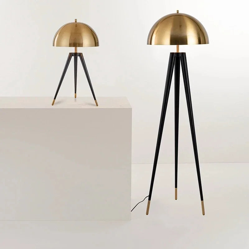 Lampadaire trépied noir à dôme doré, existe en lampe de table