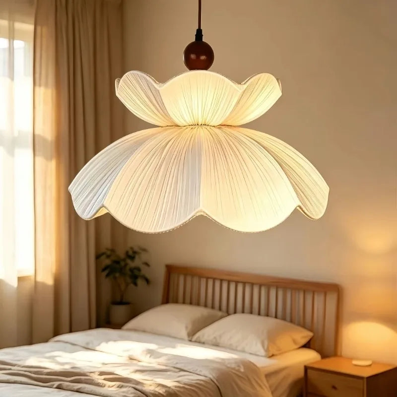 Suspension fleur en tissu plissé blanc et boule en bois, Ø 40 à 60 cm