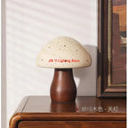Lampe champignon en céramique ajourée et pied en bois, 23 cm