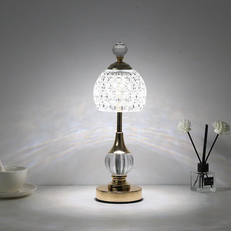 Lampe de chevet sans fil, dôme en acrylique taillé et pied doré