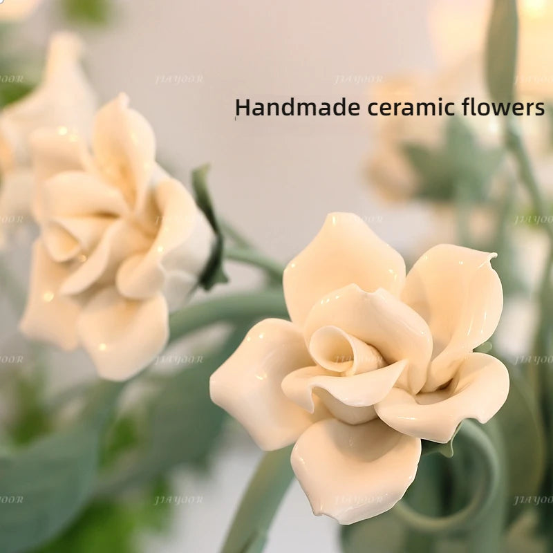 Lustre champêtre vert à fleurs en céramique et tulipes en verre