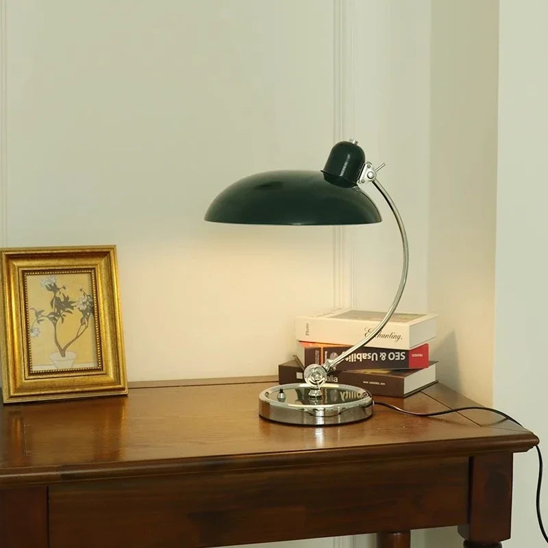 Lampe de bureau rétro Bauhaus chromée, dôme noir, blanc ou vert