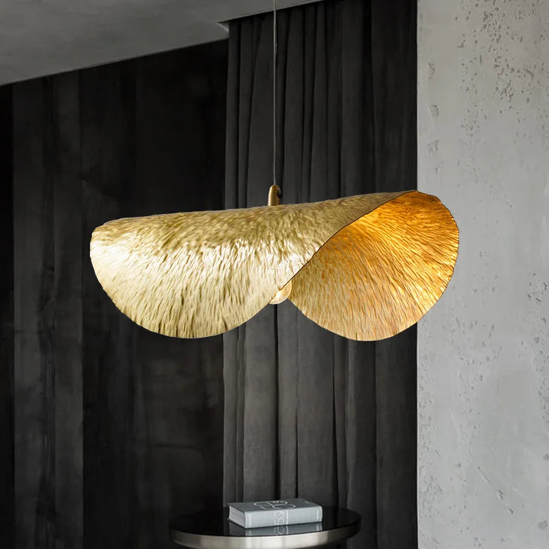 Suspension feuille ondulée en métal martelé doré, 45 ou 55 cm