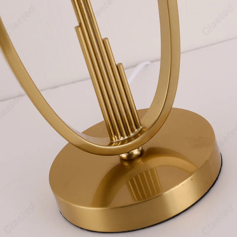 Lampe à poser dorée à anneau ovale et abat-jour tambour, 48 à 58 cm